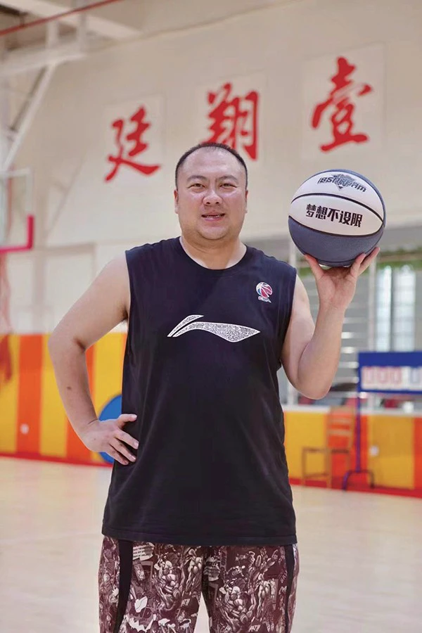 刻苦训练篮球时如何避免受伤的建议_0